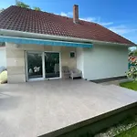 At Balaton Case de vacanță